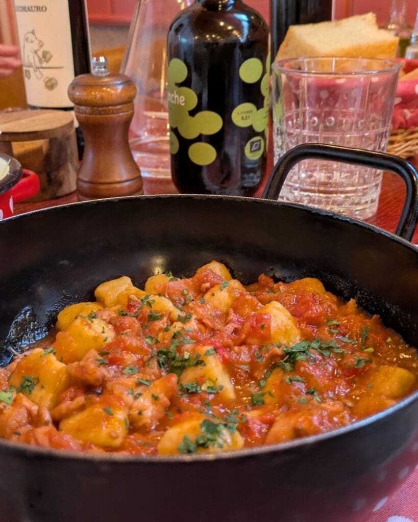 Njoki s piletinom i rajčicom - Bistro Točkica